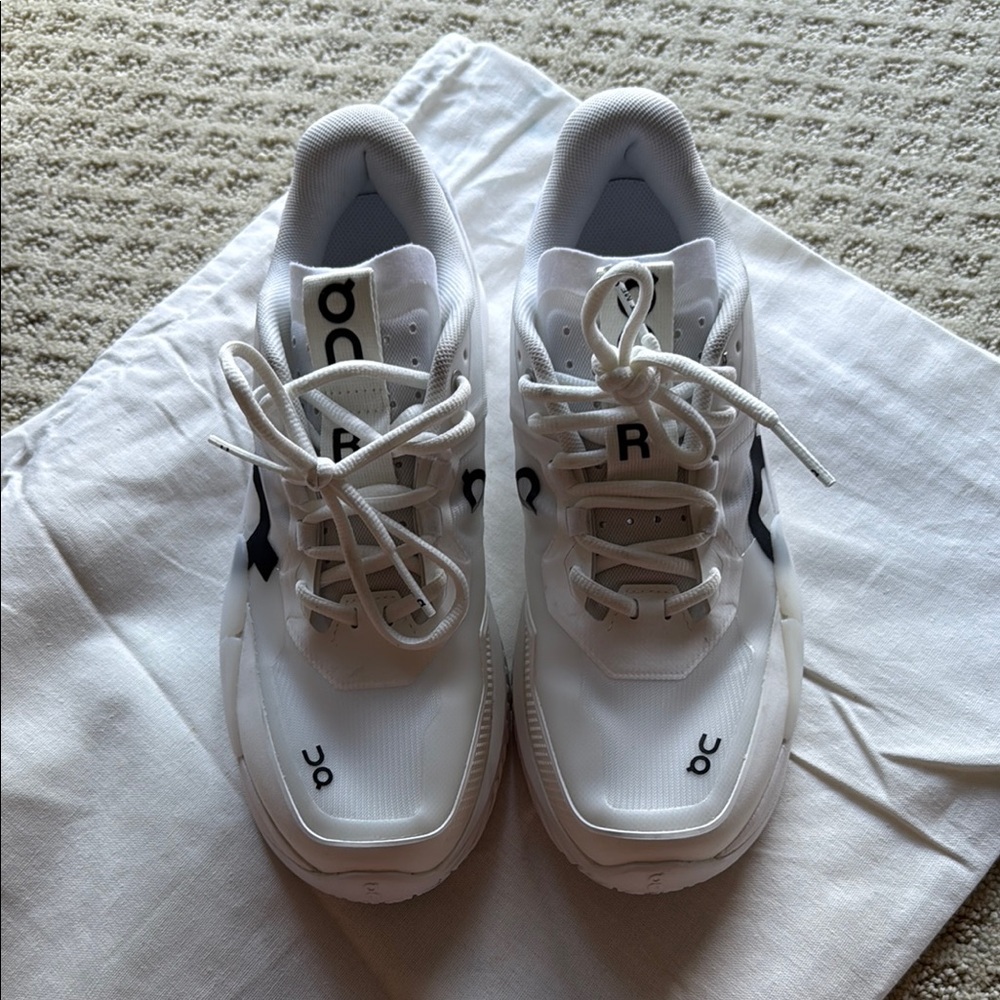 On Running 3ME10300108 Roger Pro 2 White and Black Sneakers - lightly worn
